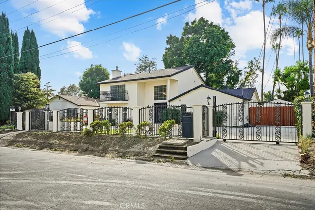 $7,995 | 7425 Vanalden Avenue, Reseda, CA 91335