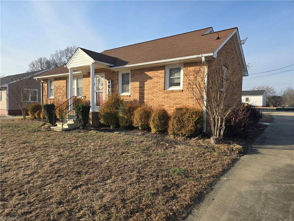 1685 Power Line Road Burlington, NC 27217 - Photo 2 of 19