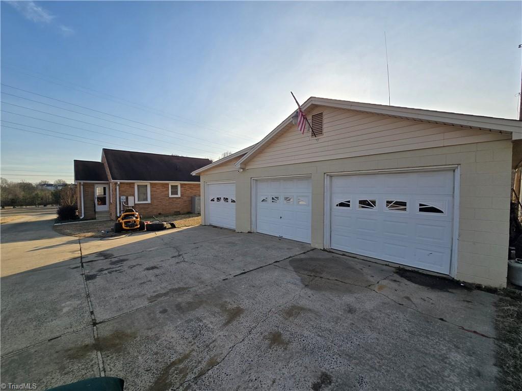 1685 Power Line Road Burlington, NC 27217 - Photo 3 of 19