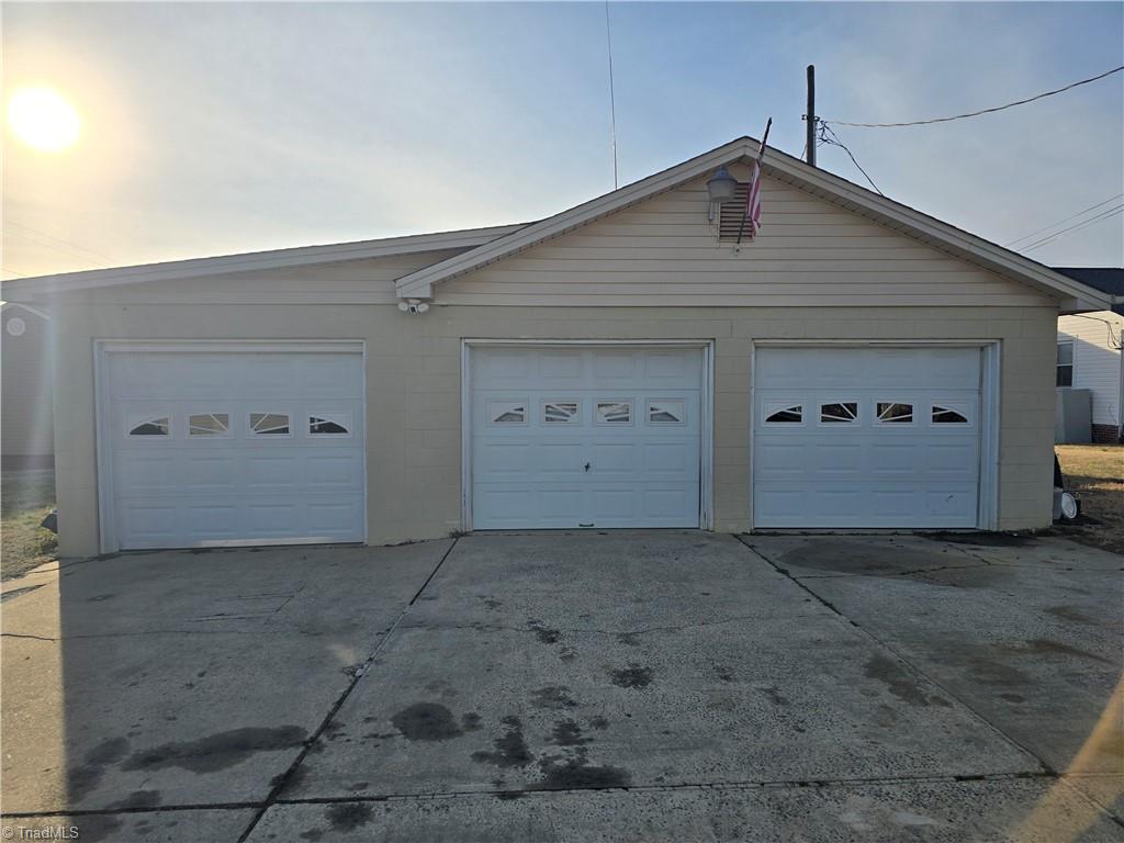 1685 Power Line Road Burlington, NC 27217 - Photo 4 of 19