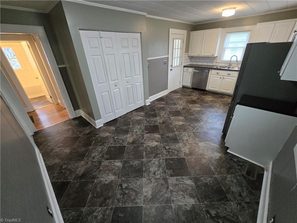 1685 Power Line Road Burlington, NC 27217 - Photo 8 of 19