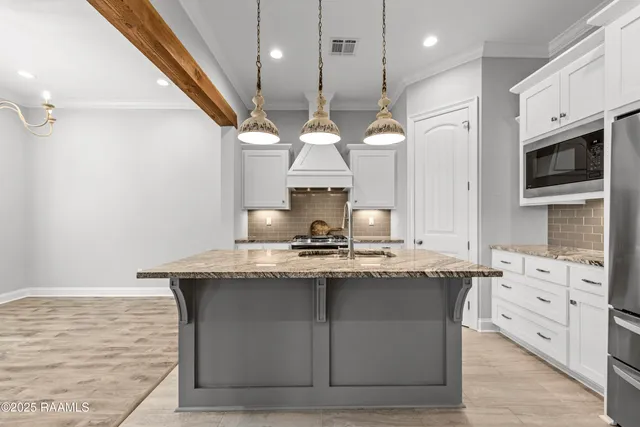 $353,500 | 113 Oak Village Drive, Scott, LA 70583