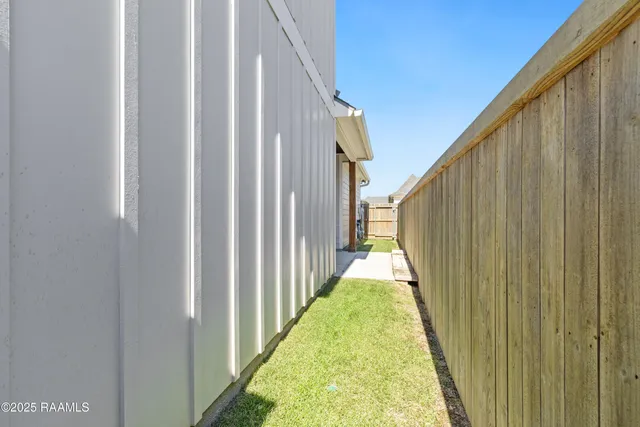 $353,500 | 113 Oak Village Drive, Scott, LA 70583