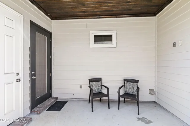 $353,500 | 113 Oak Village Drive, Scott, LA 70583