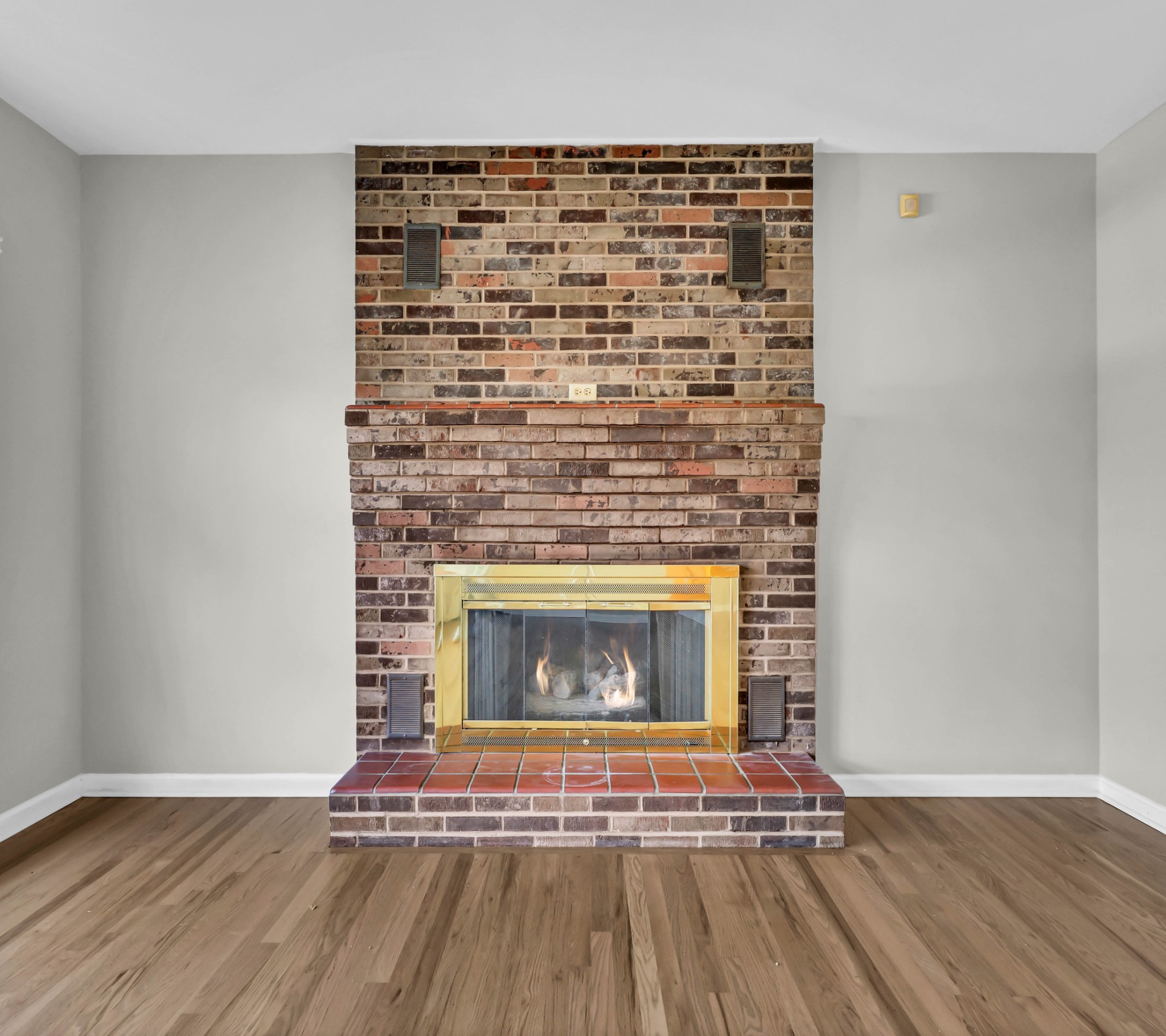 780 Rossview Road Clarksville, TN 37043 - Photo 11 of 40 a living room with a fireplace