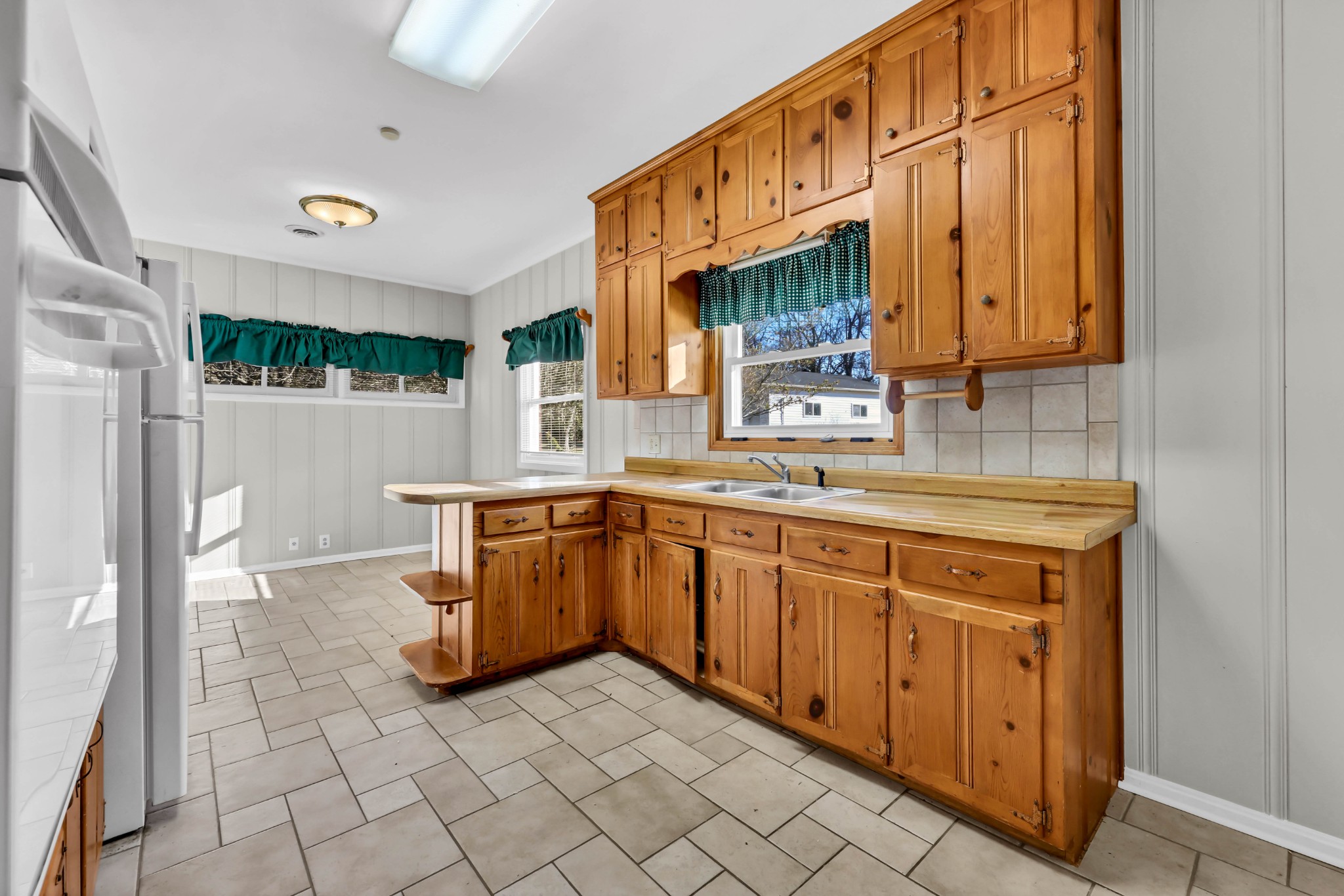 780 Rossview Road Clarksville, TN 37043 - Photo 13 of 40 a kitchen with stainless steel appliances granite countertop a sink and a cabinets