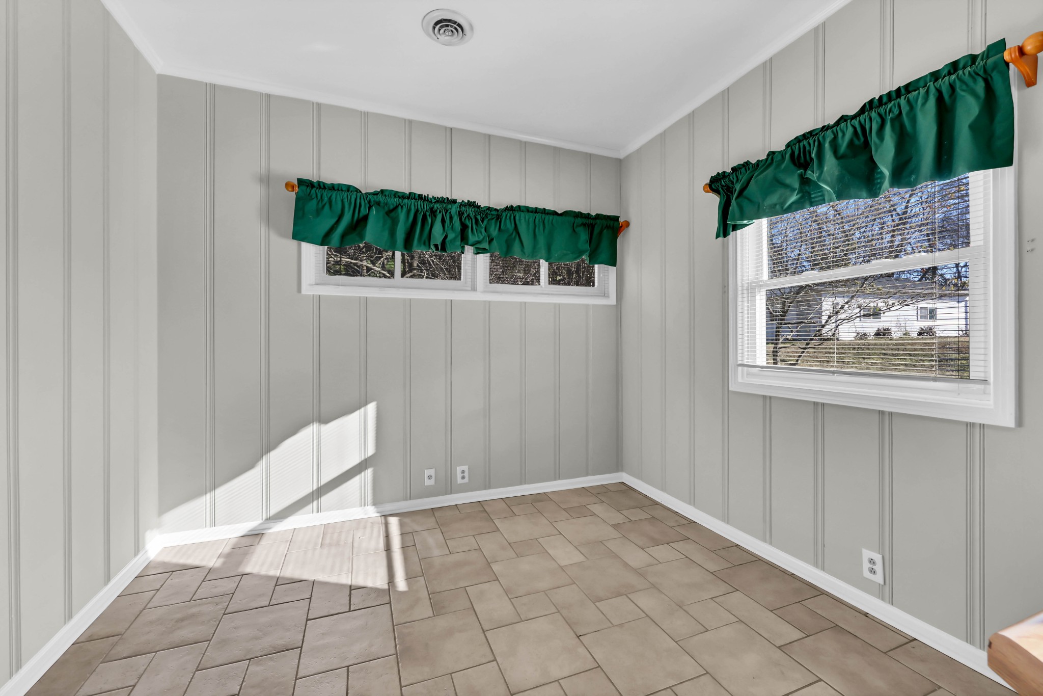 780 Rossview Road Clarksville, TN 37043 - Photo 16 of 40 a view of an empty room