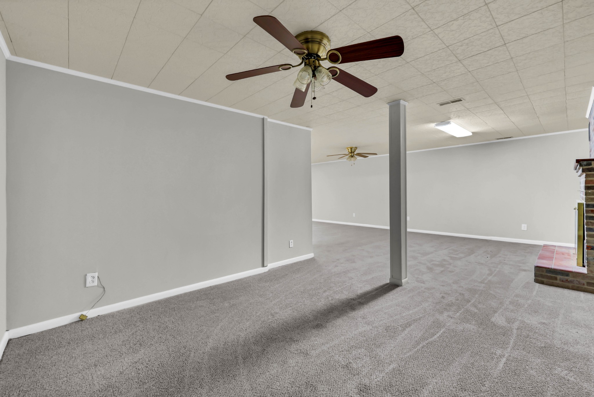 780 Rossview Road Clarksville, TN 37043 - Photo 27 of 40 an empty room with a ceiling fan and a window