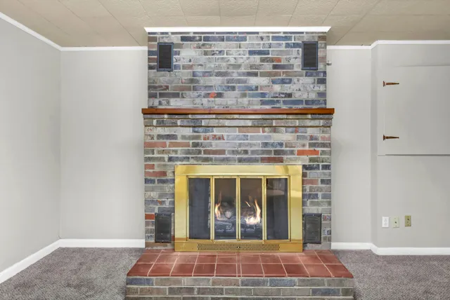 a view of a entryway of the building