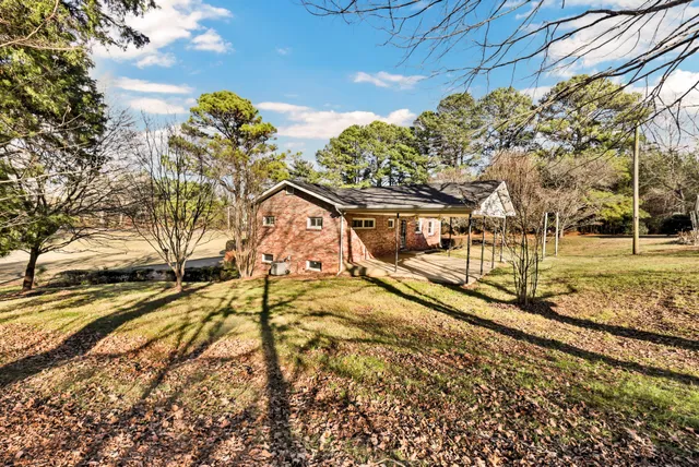 a view of a yard with an trees
