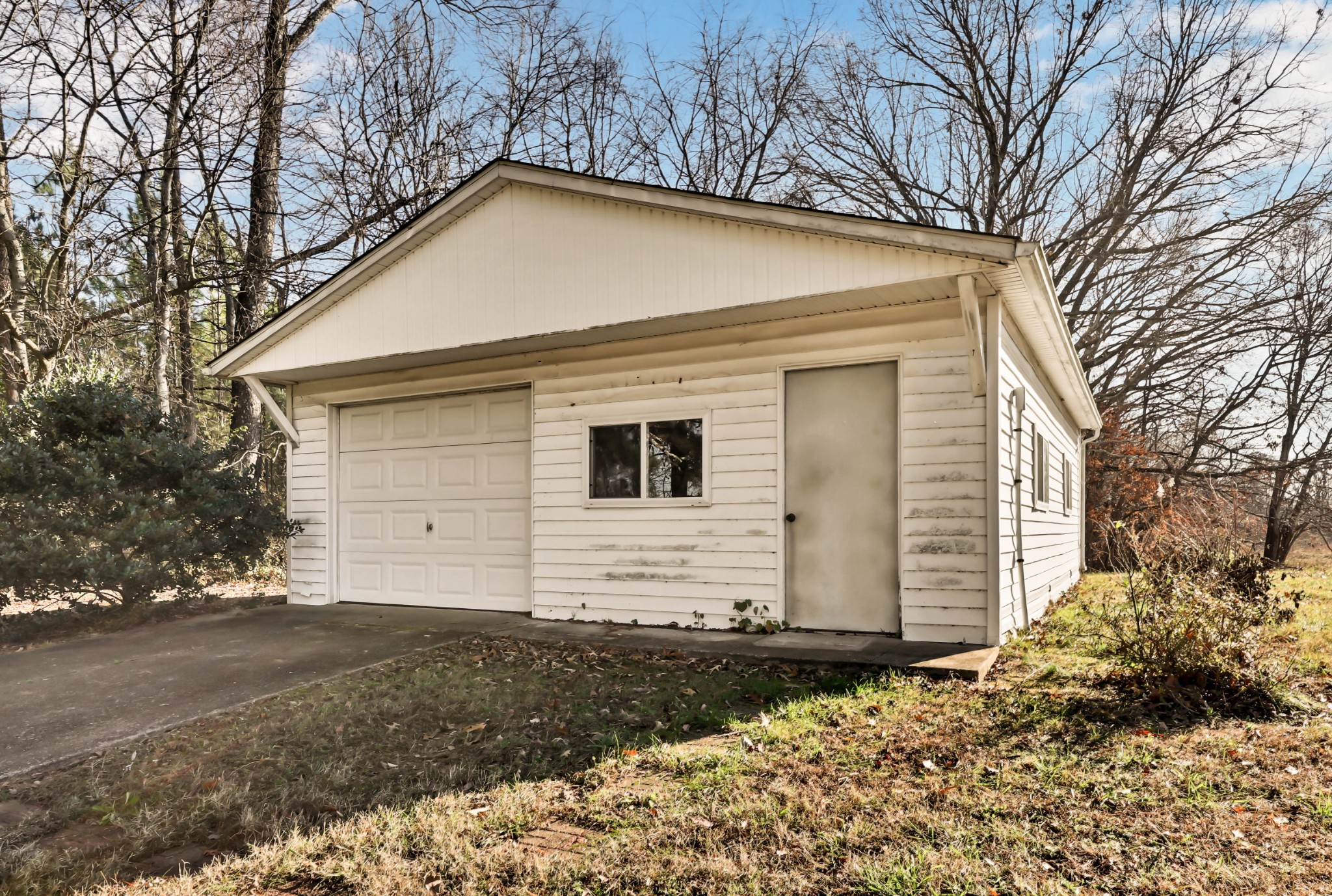 780 Rossview Road Clarksville, TN 37043 - Photo 39 of 40 a view of a house with a yard