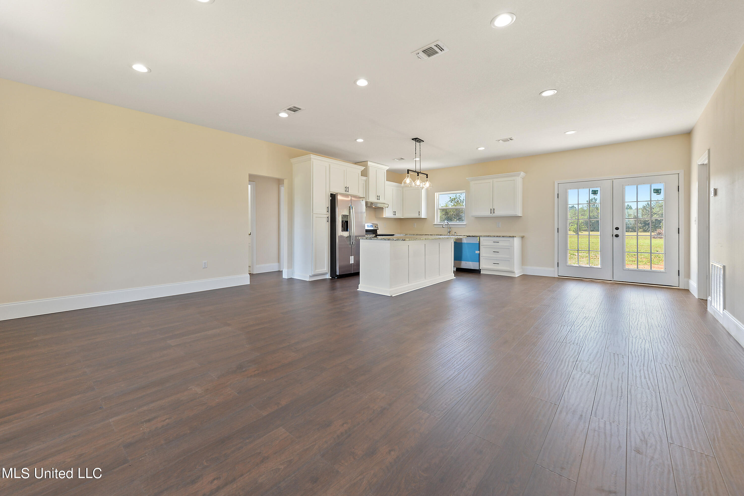 273 Northside Church Road Lucedale, MS 39452 - Photo 15 of 28 Living/Dining 4