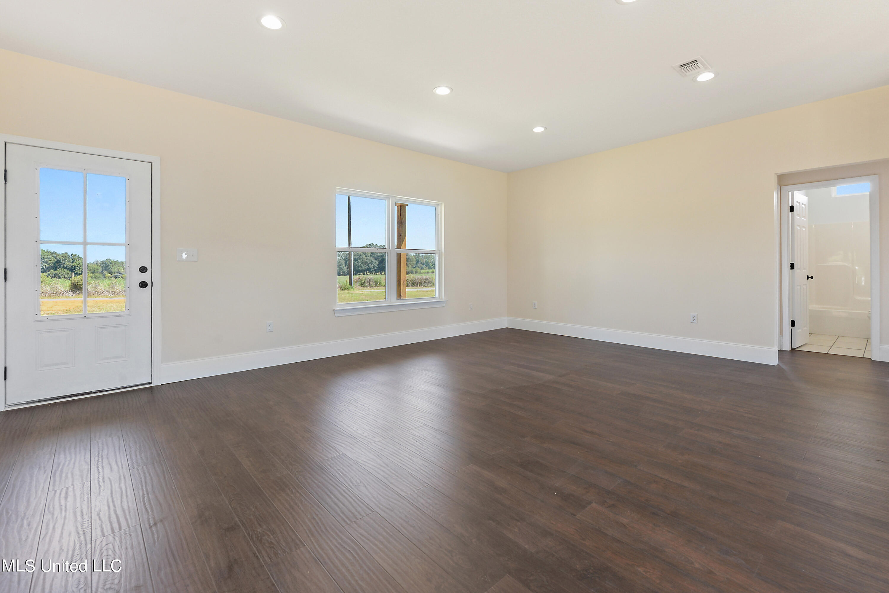 273 Northside Church Road Lucedale, MS 39452 - Photo 8 of 28 Living/Dining