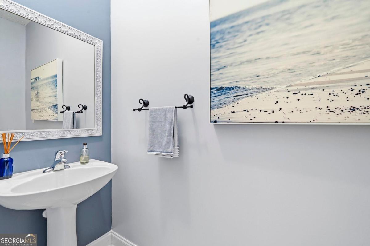 172 Mays Road Milledgeville, GA 31061 - Photo 23 of 54 a bathroom with a sink a mirror and shower