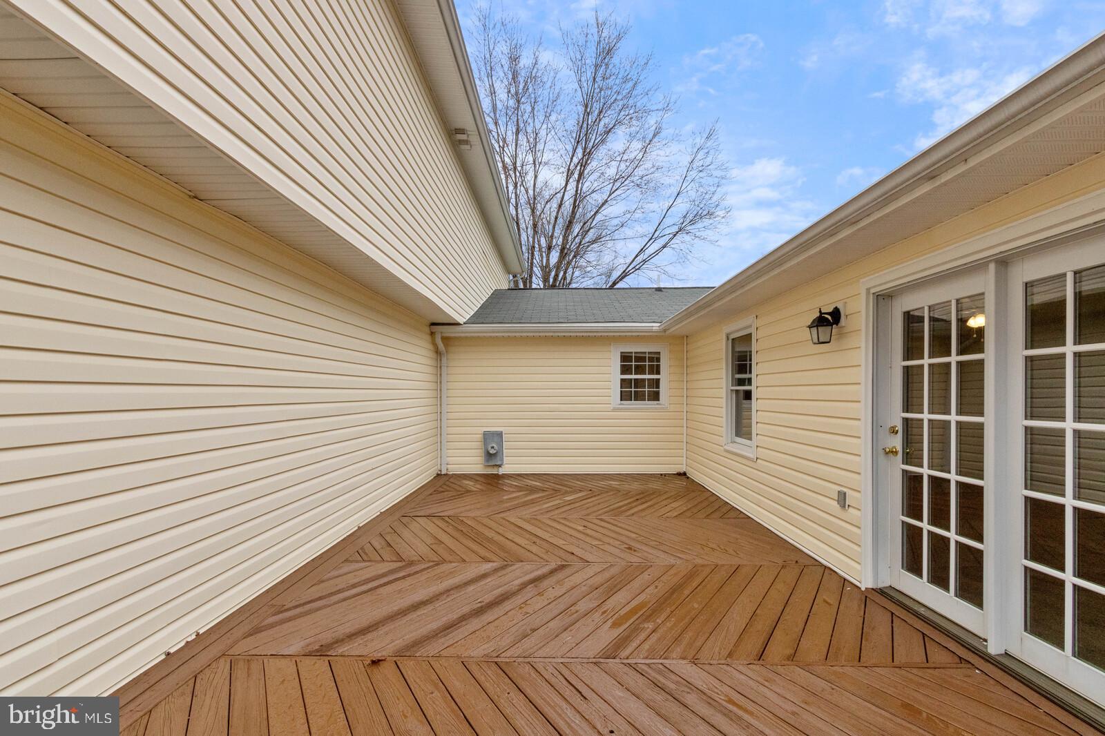 542 Cropp Road Fredericksburg, VA 22406 - Photo 12 of 41 Freshly Stained Deck Great For Entertaining