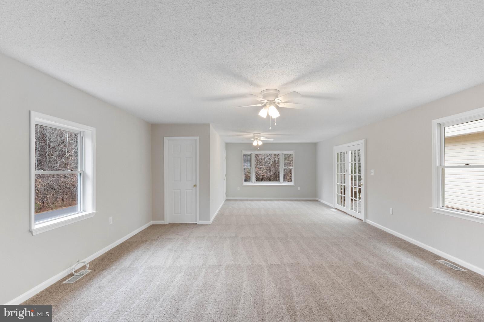 542 Cropp Road Fredericksburg, VA 22406 - Photo 13 of 41 Huge Family Room Off Of Kitchen