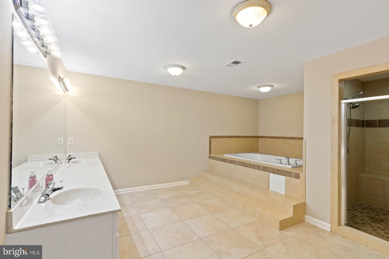 542 Cropp Road Fredericksburg, VA 22406 - Photo 21 of 41 Primary Bathroom