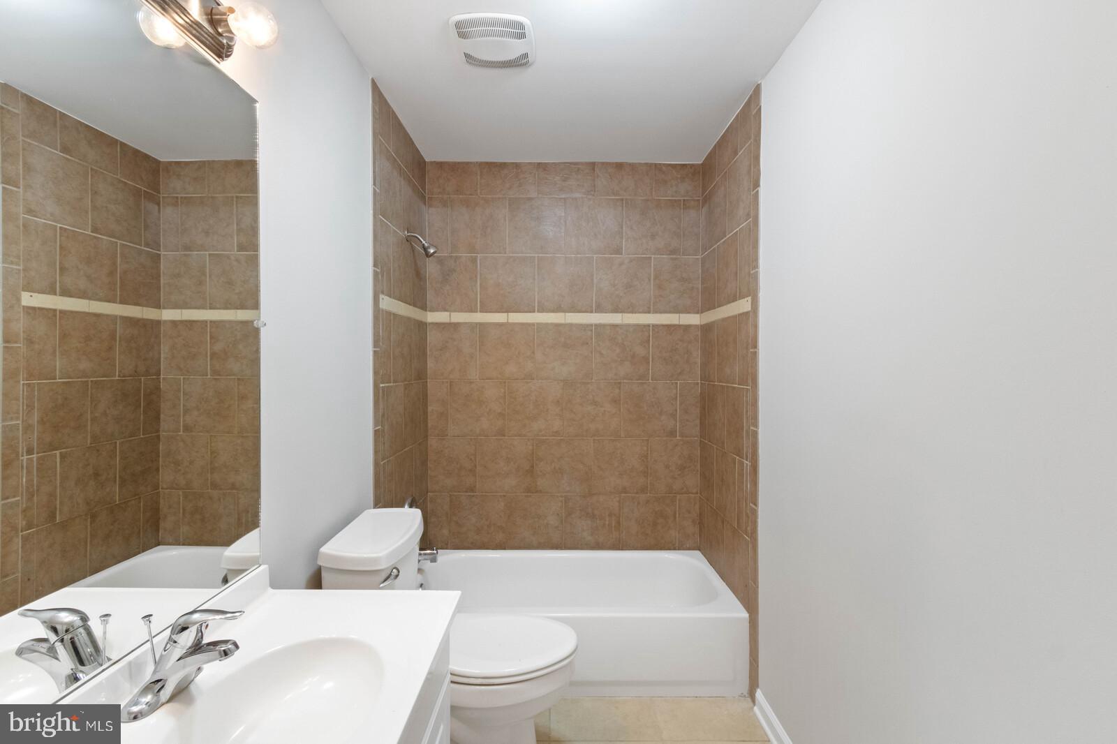 542 Cropp Road Fredericksburg, VA 22406 - Photo 28 of 41 Jack and Jill Bath #2