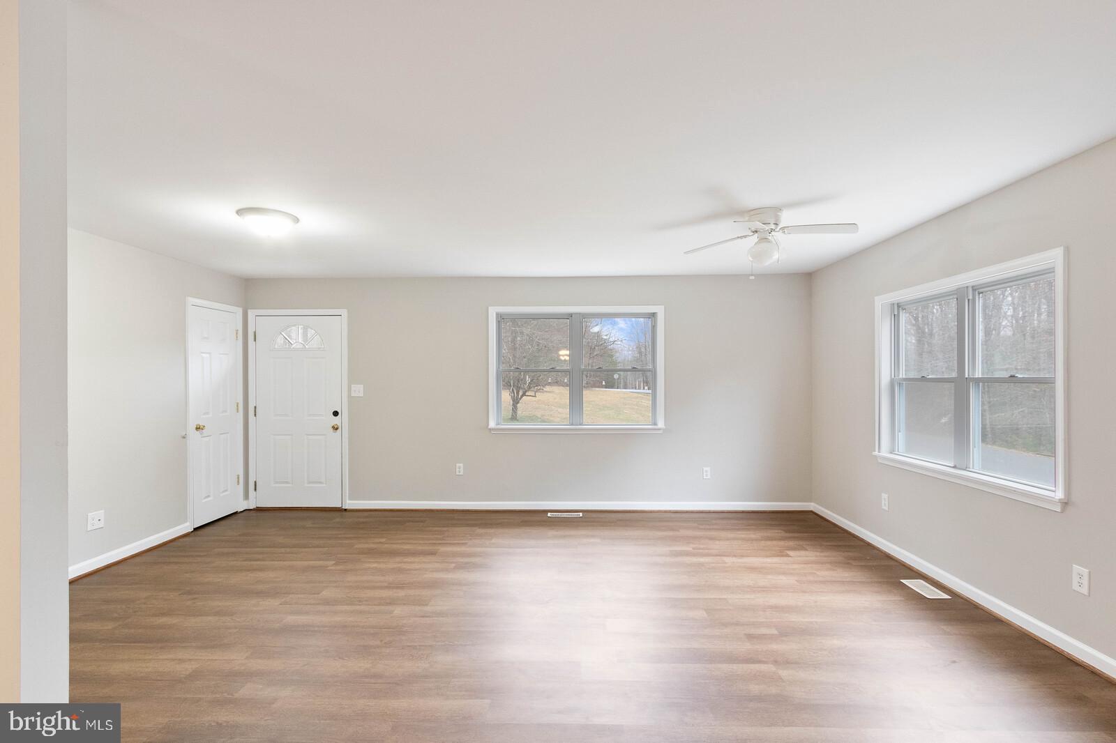 542 Cropp Road Fredericksburg, VA 22406 - Photo 6 of 41 Living Room