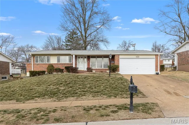 $1,975 | 4645 Tauneybrook Drive, St. Louis, MO 63128