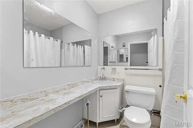 $1,975 | 4645 Tauneybrook Drive, St. Louis, MO 63128