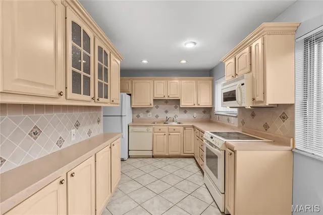 $1,975 | 4645 Tauneybrook Drive, St. Louis, MO 63128