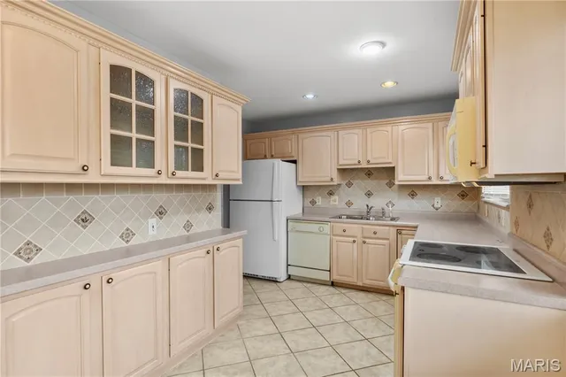 $1,975 | 4645 Tauneybrook Drive, St. Louis, MO 63128