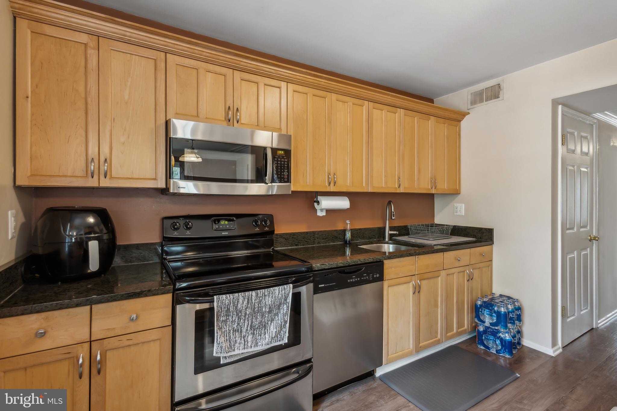 8456 Kitchener Drive Springfield, VA 22153 - Photo 9 of 28