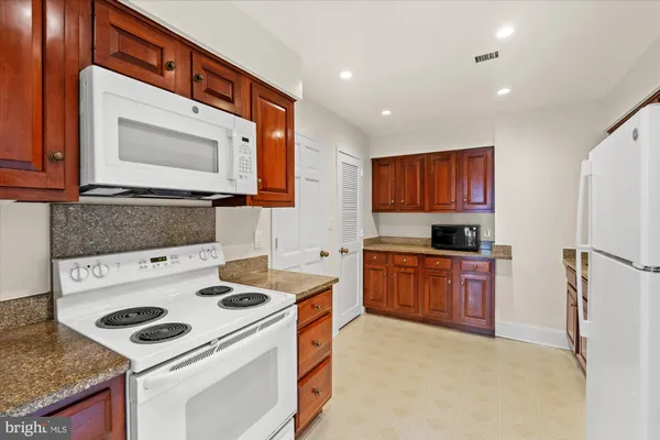 $4,000 | 8101 Connecticut Avenue, Unit S410, Chevy Chase, MD 20815