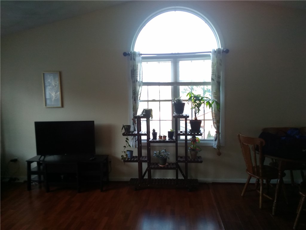 839 Fairmount Street Woonsocket, RI 02895 - Photo 9 of 43 Living area