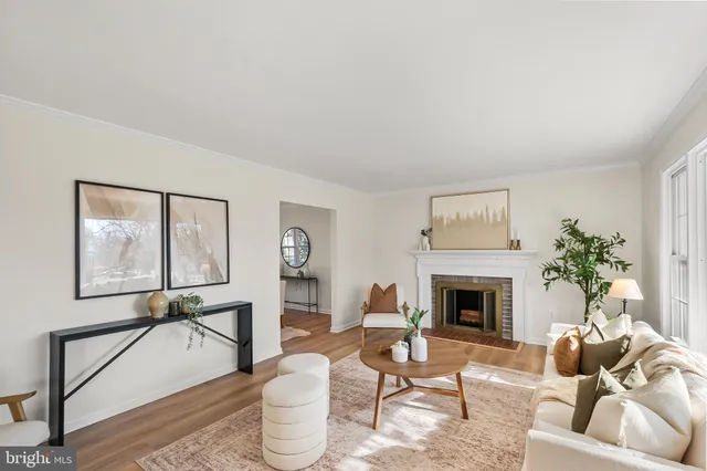 $874,900 | 7936 St Dennis Drive, Springfield, VA 22153