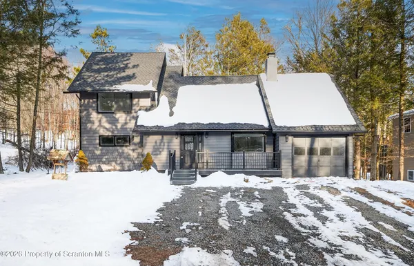 $314,900 | 1062 Red Hawk Drive, Lake Ariel, PA 18436