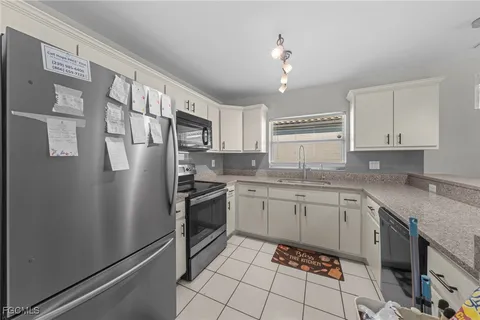 $499,000 | 914-916 Southeast 14th Terrace, Cape Coral, FL 33990