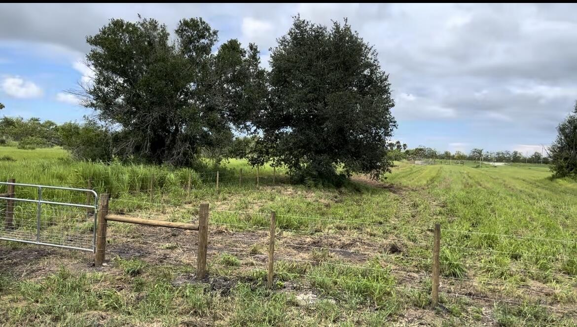 1503 South Header Canal Road Fort Pierce, FL 34945 - Photo 6 of 11 beyc688287c6748bc