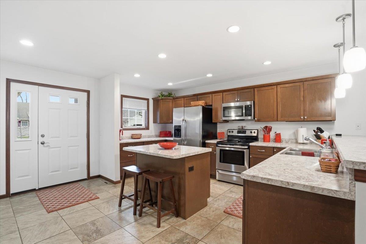 178 Elliott Lane Oregon, WI 53575 - Photo 5 of 44