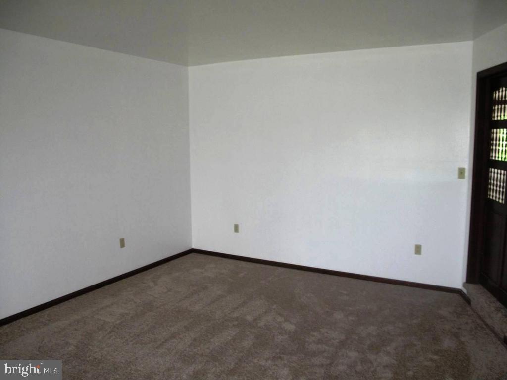 1178 Cider Press Road Manheim, PA 17545 - Photo 3 of 31 an empty room with an oven