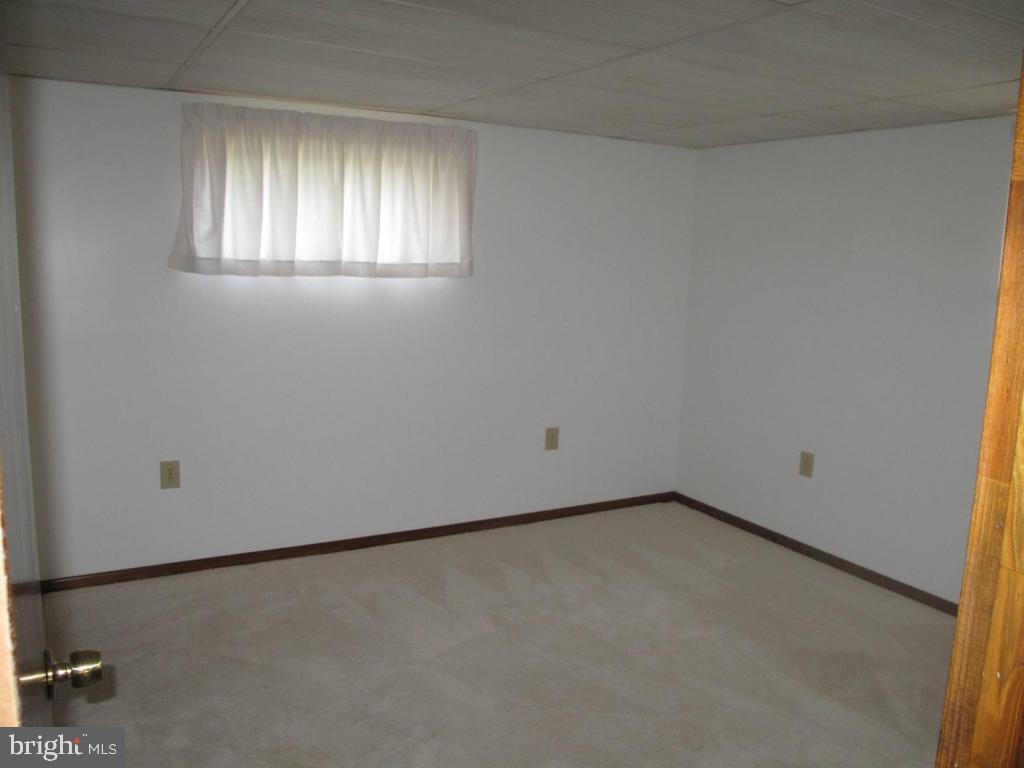 1178 Cider Press Road Manheim, PA 17545 - Photo 24 of 31 an empty room with a window