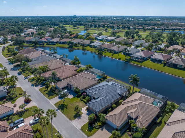 $575,000 | 8829 One Putt Place, Port St. Lucie, FL 34986