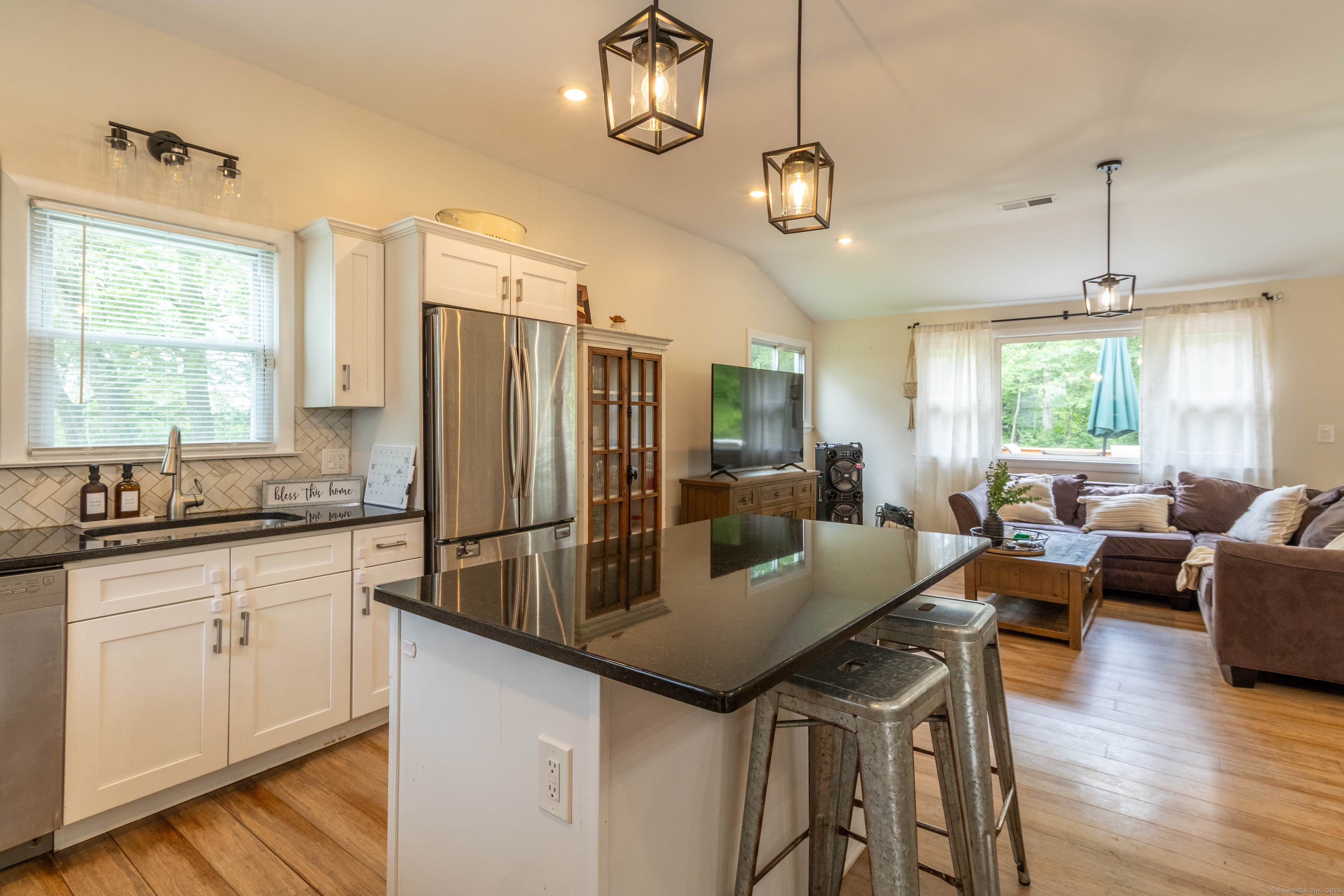 132 Stanley Road Hamden, CT 06514 - Photo 5 of 22