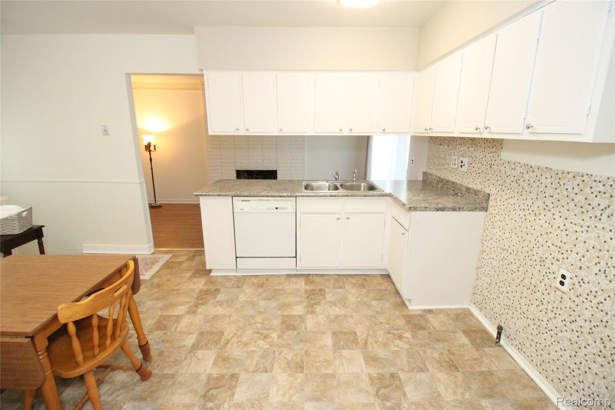 12952 Martin Road Warren, MI 48088 - Photo 13 of 42 IMG_4970.JPG