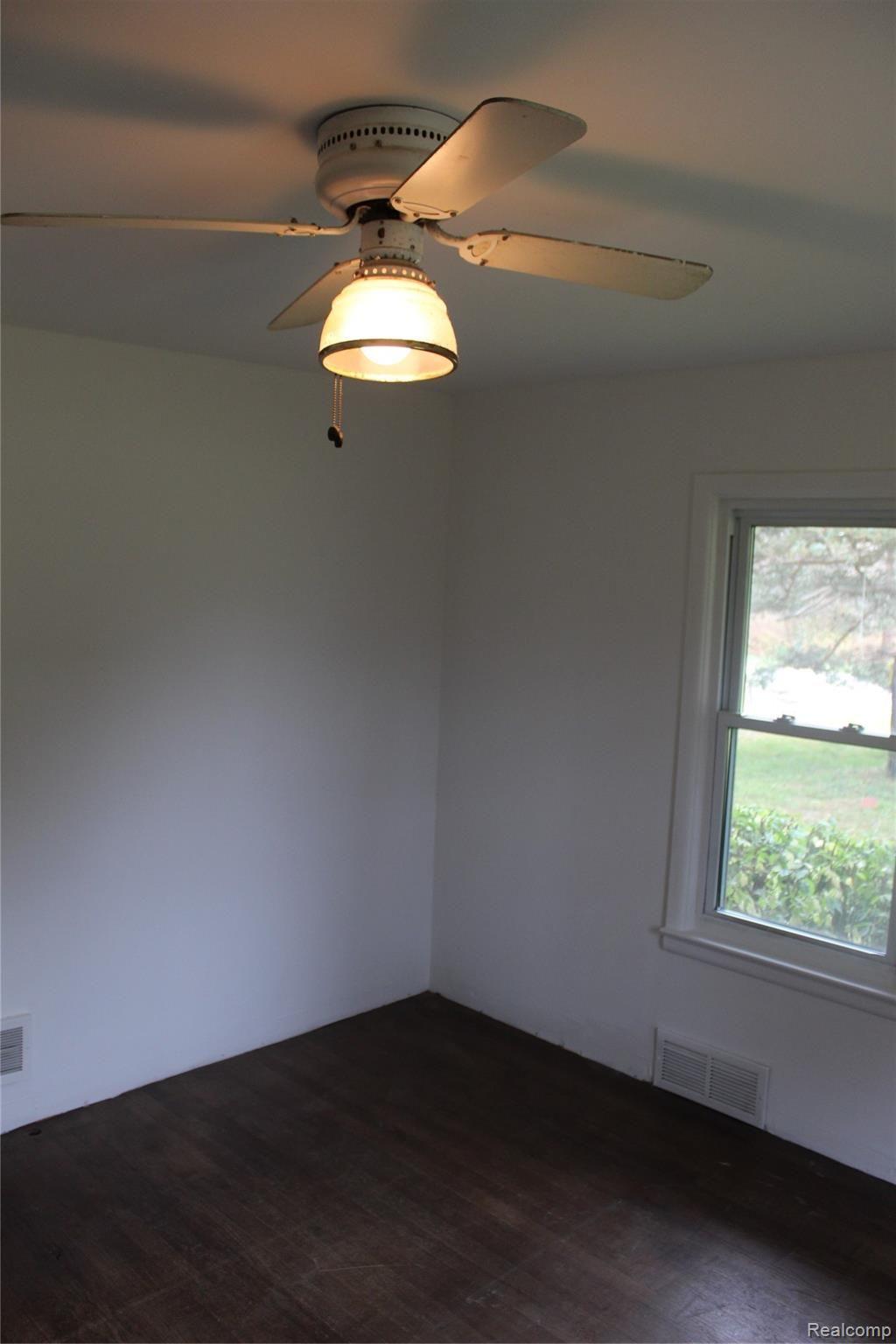 8330 North Vassar Road Mount Morris, MI 48458 - Photo 19 of 26 IMG_9077.JPG