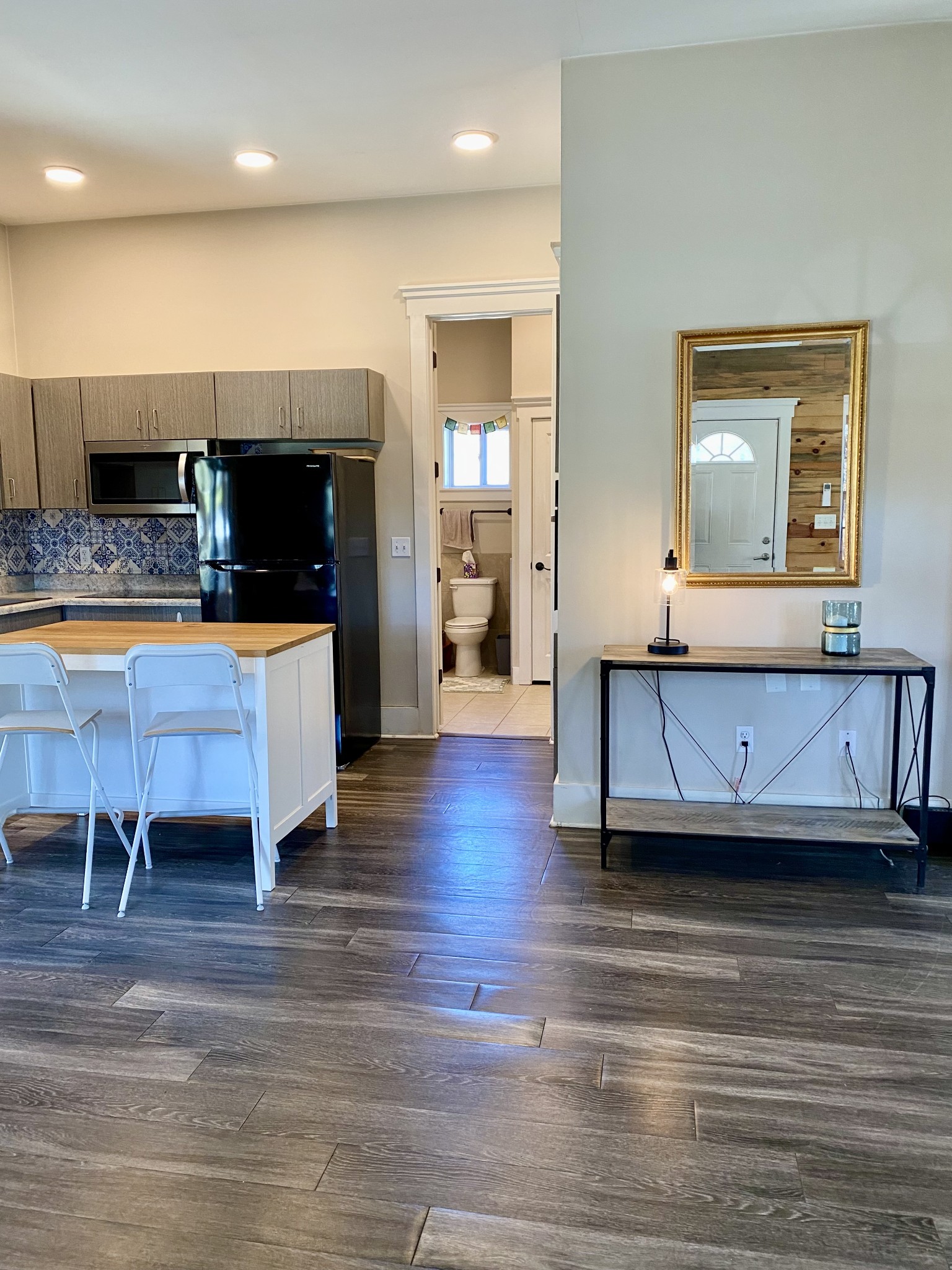 164 Rattlesnake Road McMinnville, TN 37110 - Photo 20 of 45 a living room with fireplace furniture and a wooden floor