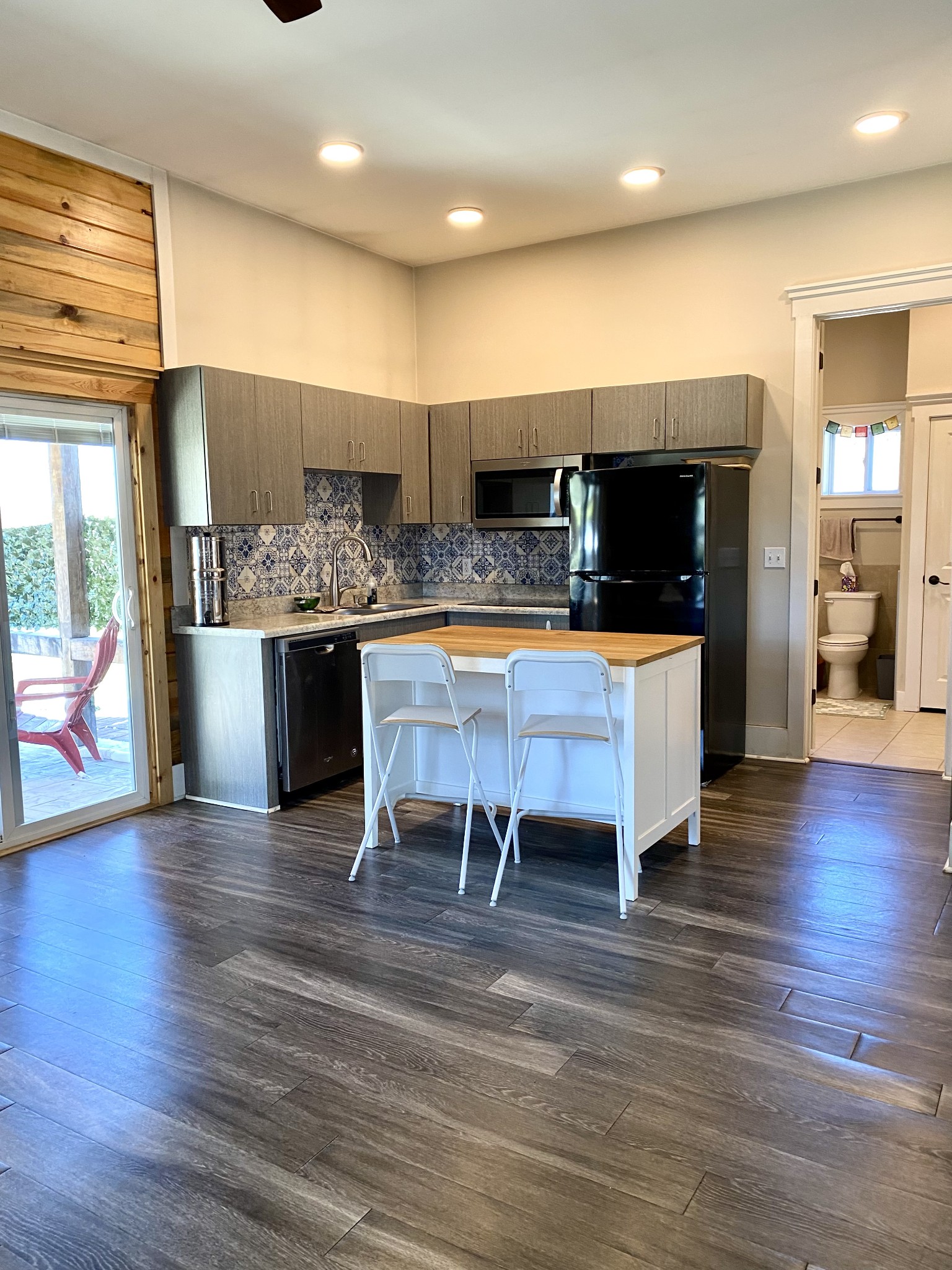 164 Rattlesnake Road McMinnville, TN 37110 - Photo 21 of 45 a kitchen with stainless steel appliances granite countertop a stove refrigerator and a fireplace