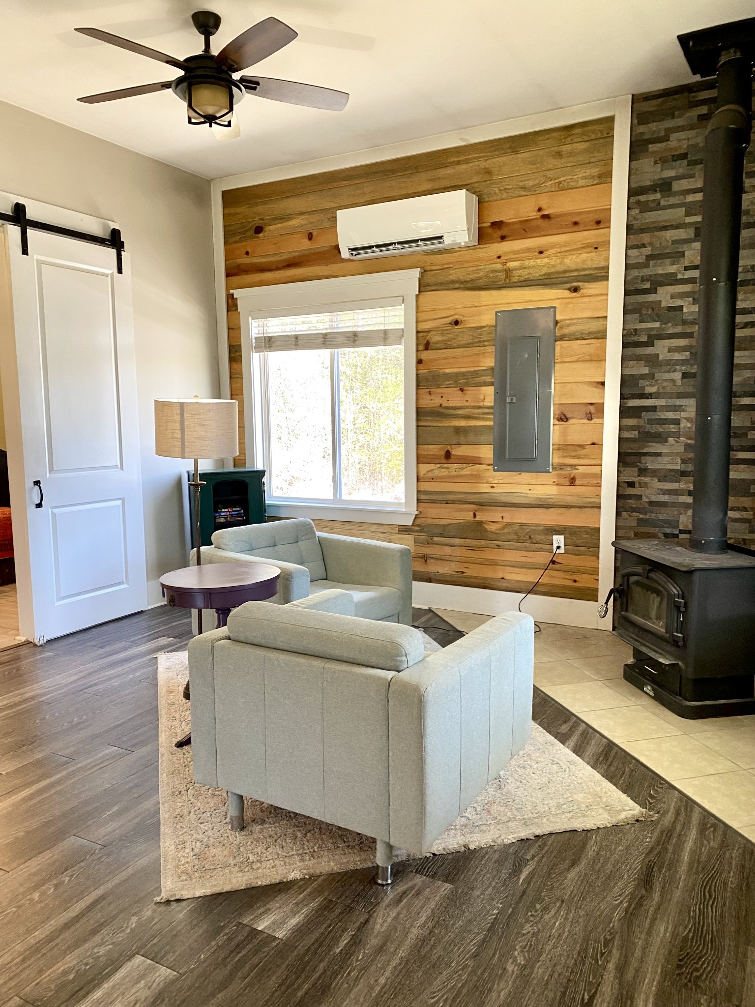 164 Rattlesnake Road McMinnville, TN 37110 - Photo 23 of 45 a living room with furniture and a window