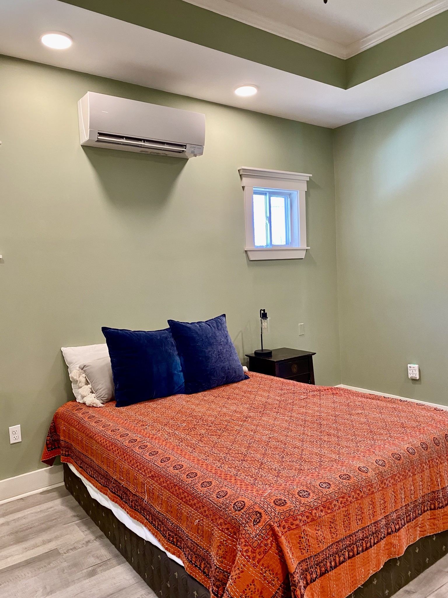 164 Rattlesnake Road McMinnville, TN 37110 - Photo 27 of 45 a large bed sitting in a bedroom next to a wall