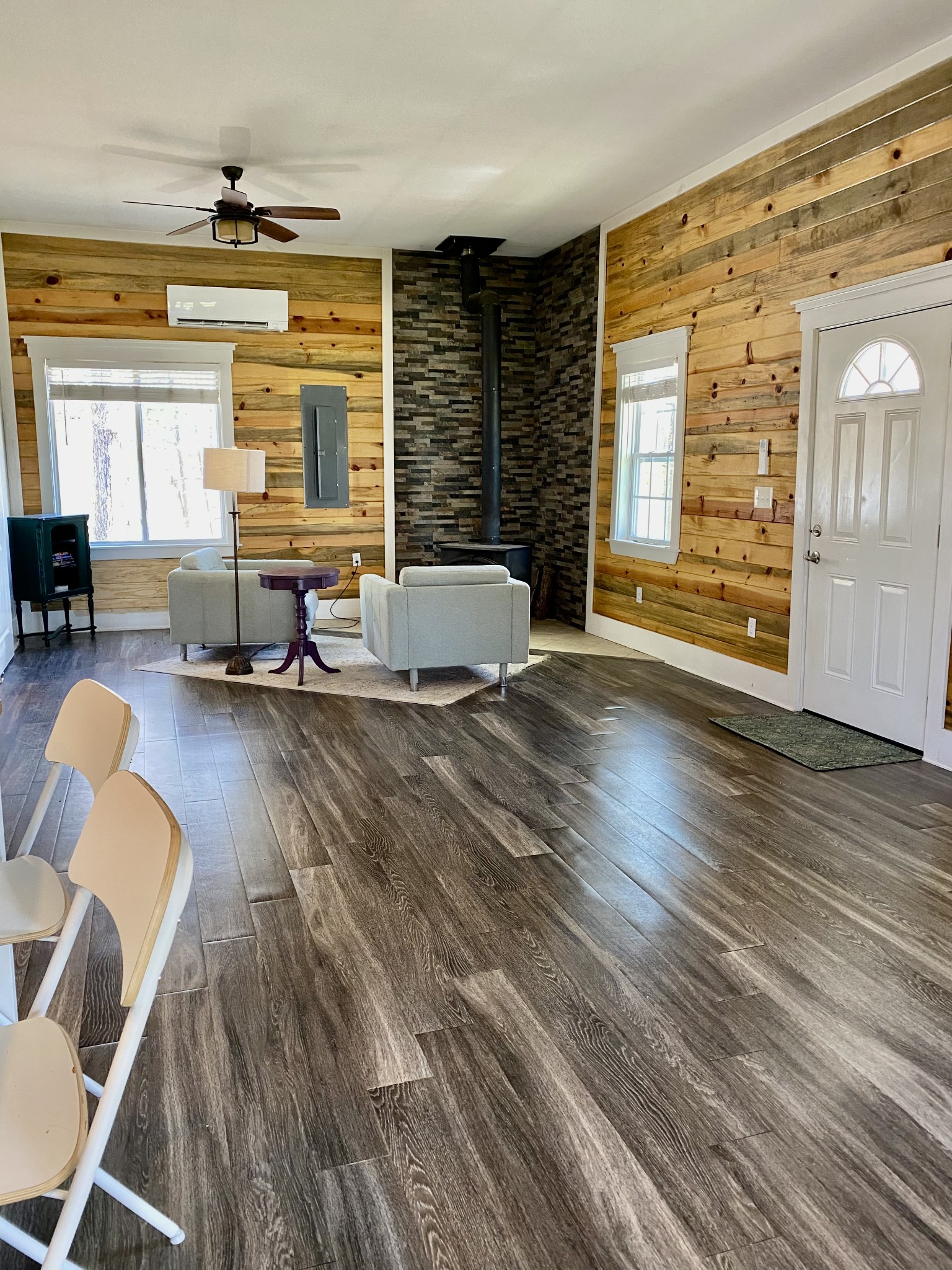 164 Rattlesnake Road McMinnville, TN 37110 - Photo 4 of 45 a living room filled with furniture window and wooden floor