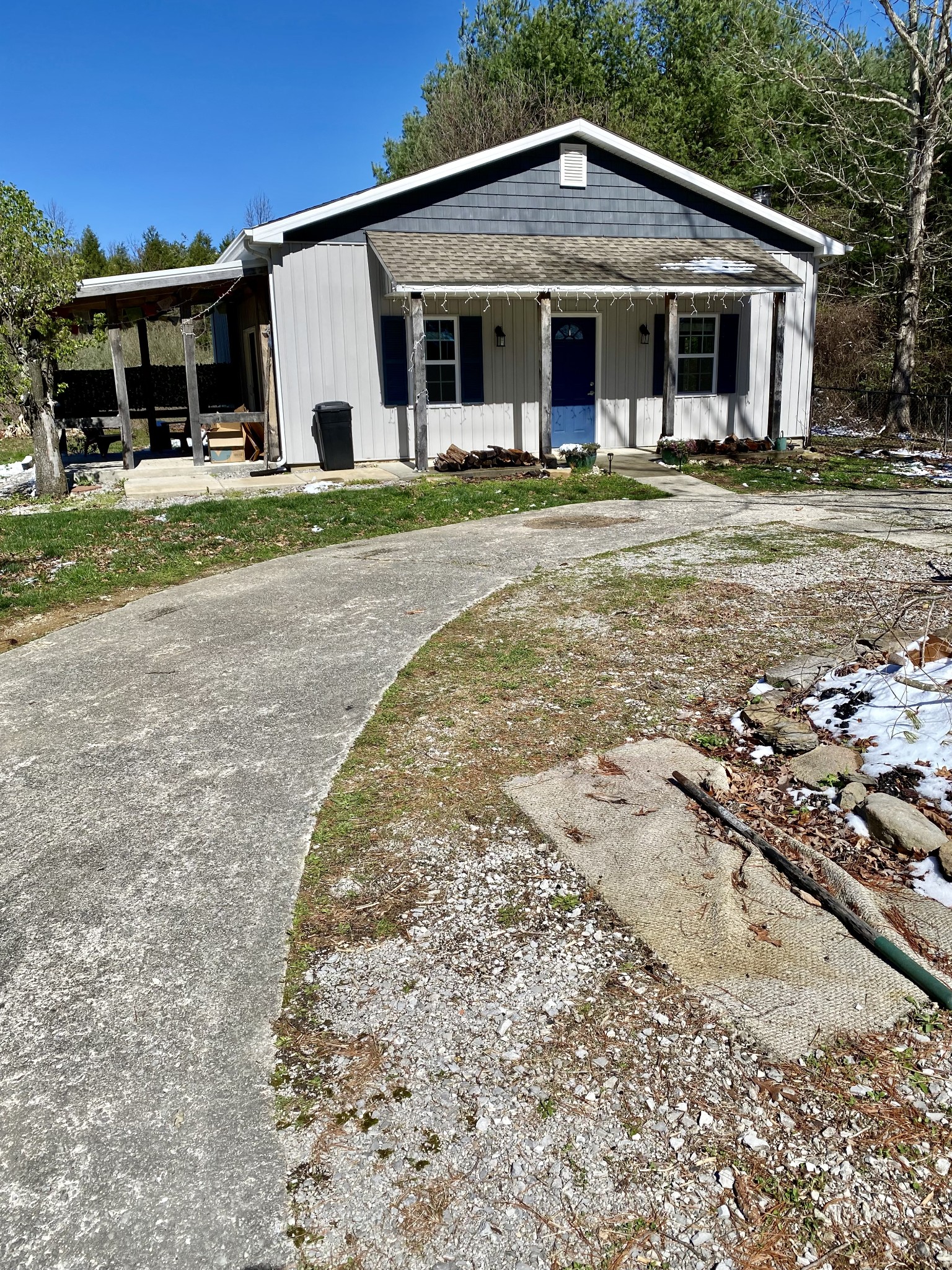 164 Rattlesnake Road McMinnville, TN 37110 - Photo 7 of 45 a front view of a house with a yard