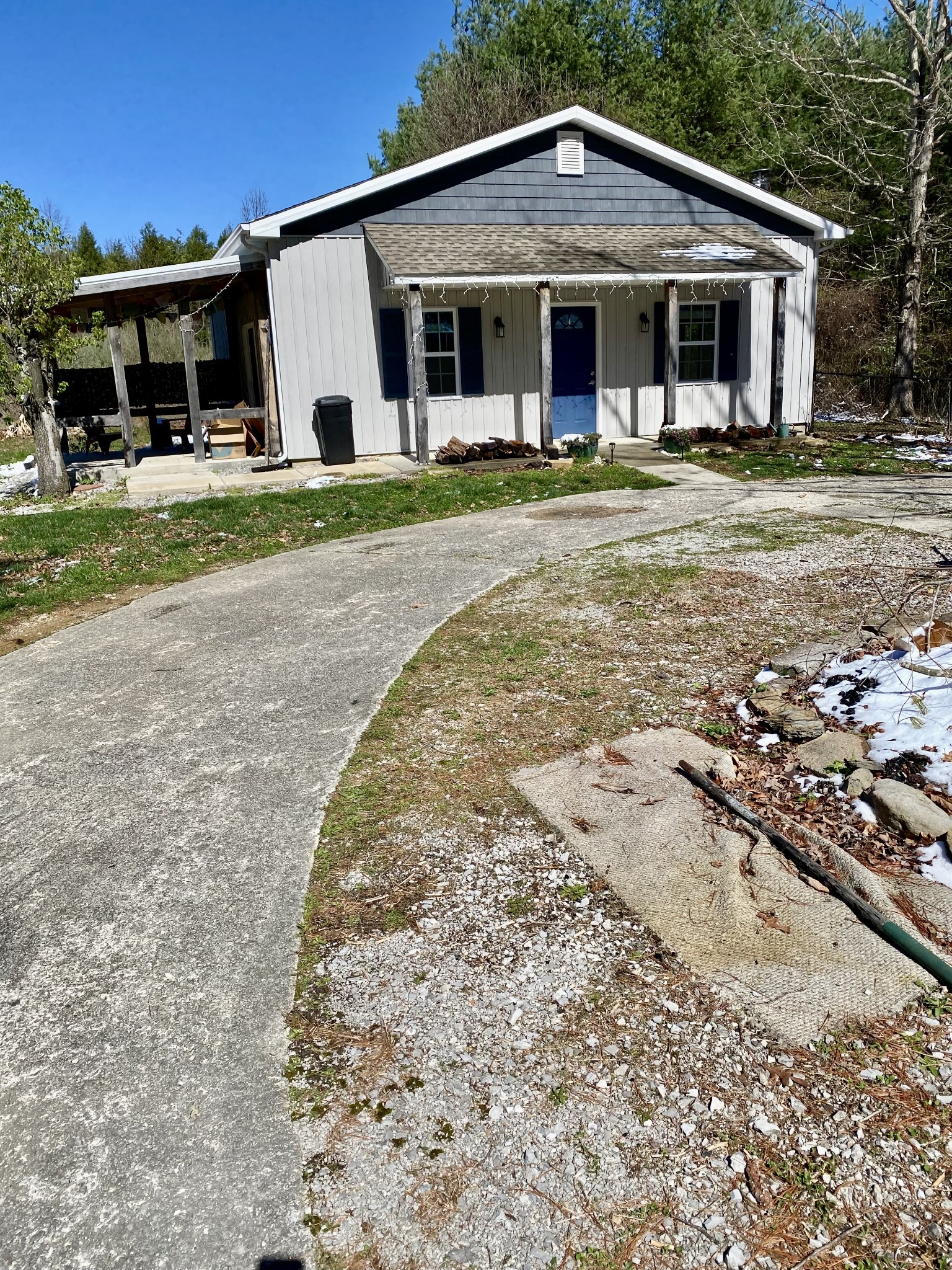 164 Rattlesnake Road McMinnville, TN 37110 - Photo 8 of 45 a front view of a house with a yard