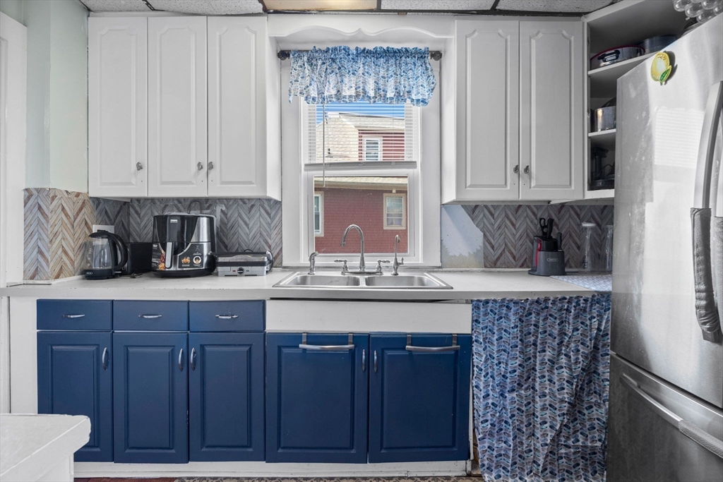 23 Summit Avenue Lawrence, MA 01841 - Photo 10 of 31