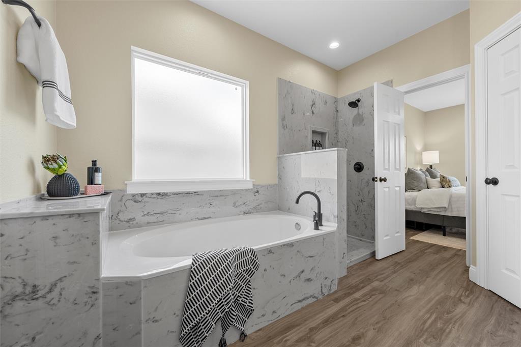 929 Northern Dancer Drive Hewitt, TX 76643 - Photo 19 of 36 a spacious bathroom with a tub sink and mirror